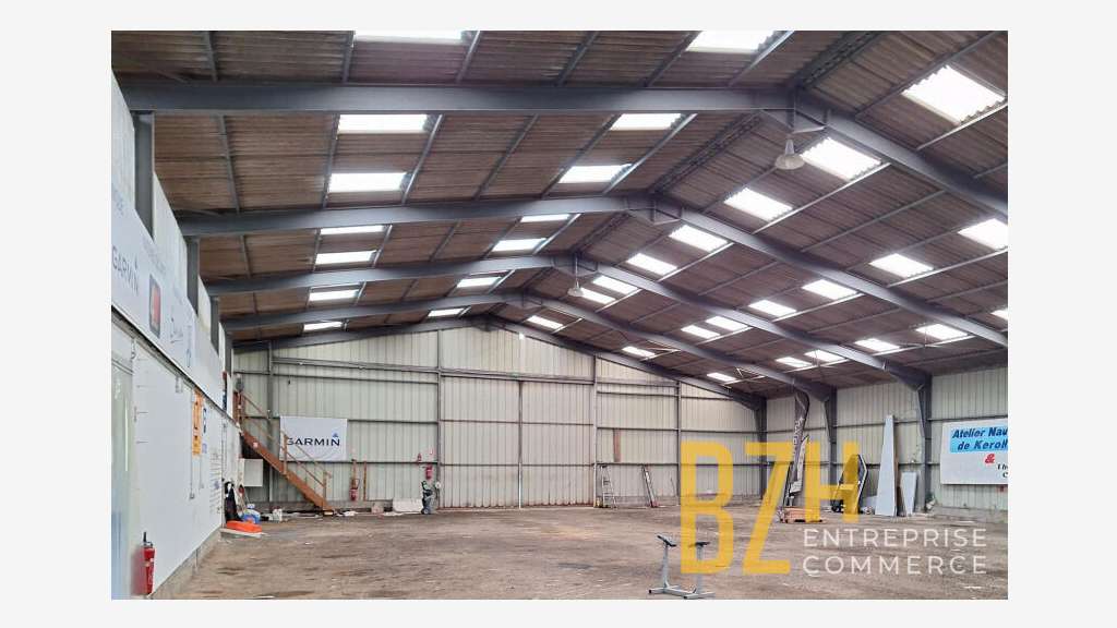 Location bâtiment de stockage de 1000m² à Arzon