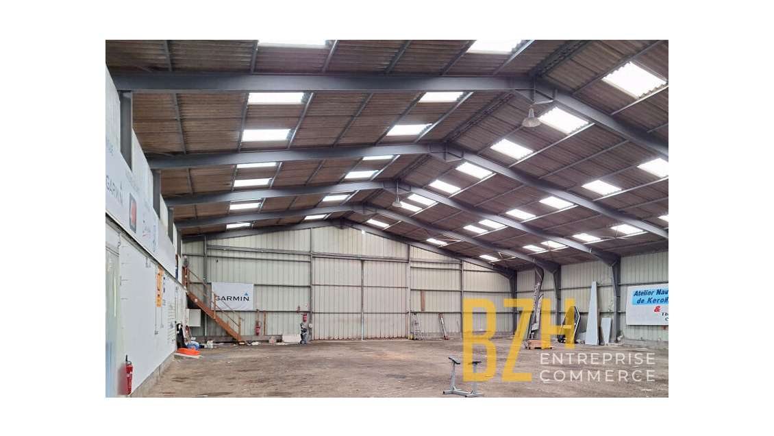 Location bâtiment de stockage de 1000m² à Arzon