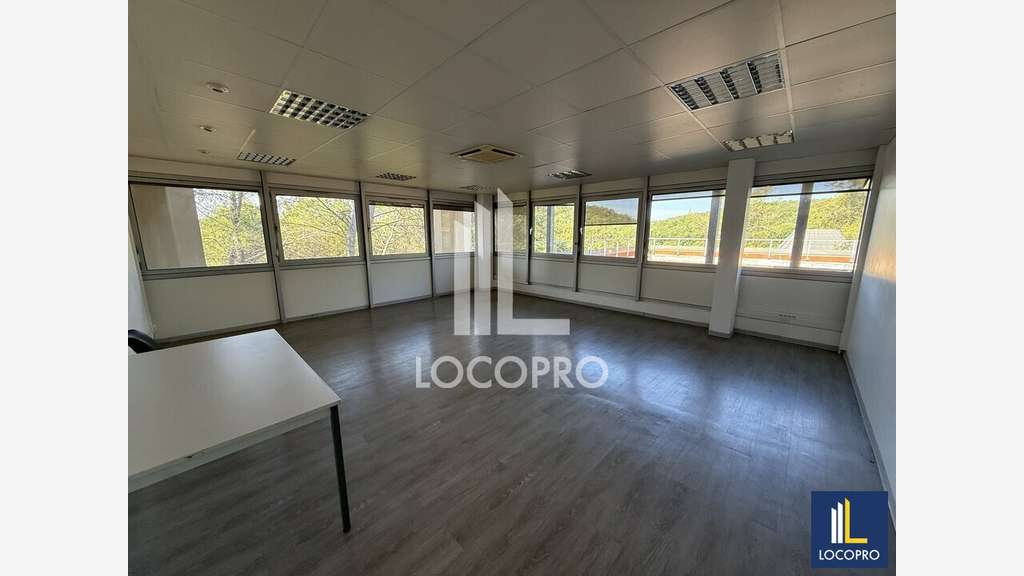 Bâtiment mixte activités-bureaux à louer Valbonne