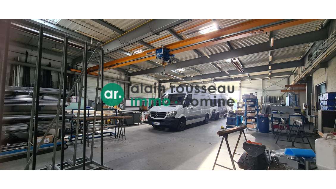 A louer bâtiment independant 2 600m² à Beaucouze