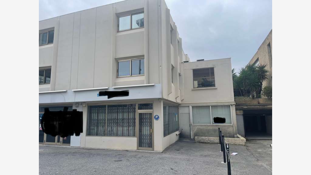 A louer bâtiment 840m² à Saint-Laurent Cap 3000