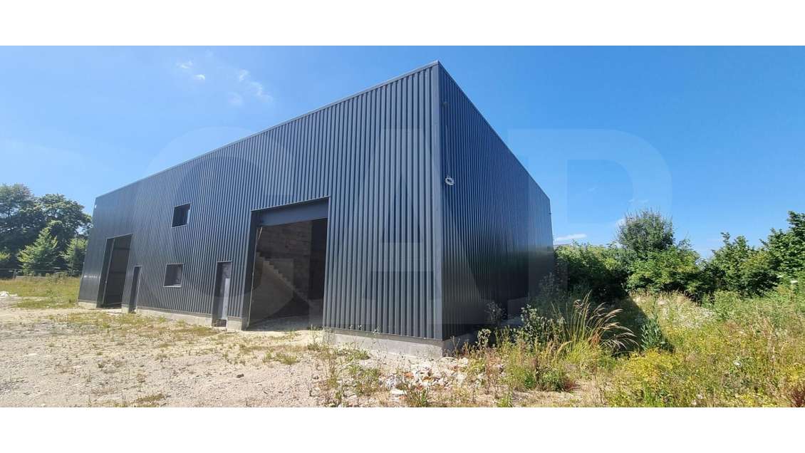 A louer local d'activité neuf 612m² à Orgères