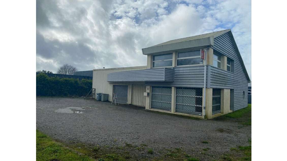 A louer local d'activité de 300m² à Ergué-Gabéric