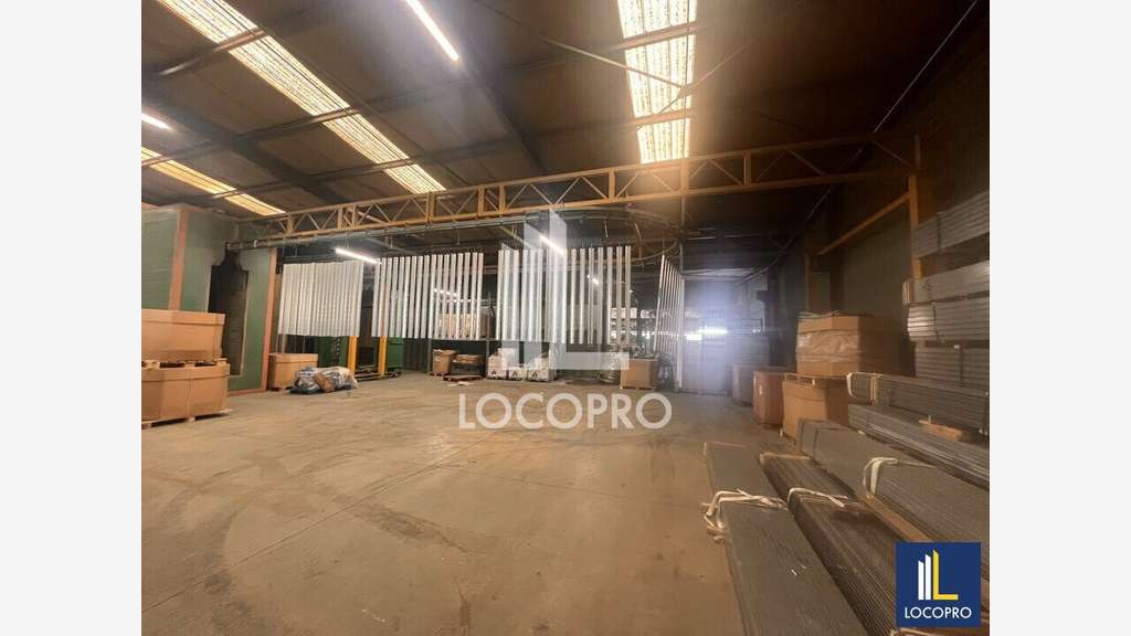 A louer entrepôt 5295m² à Brignoles