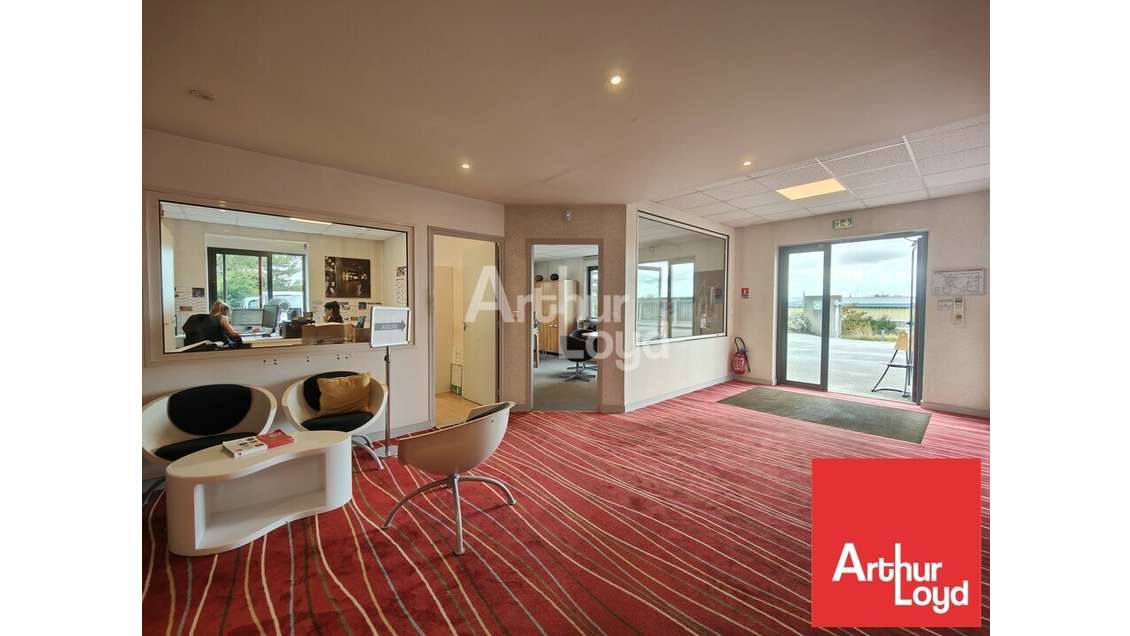 A louer bâtiment industriel 2700m² à Chasseneuil 