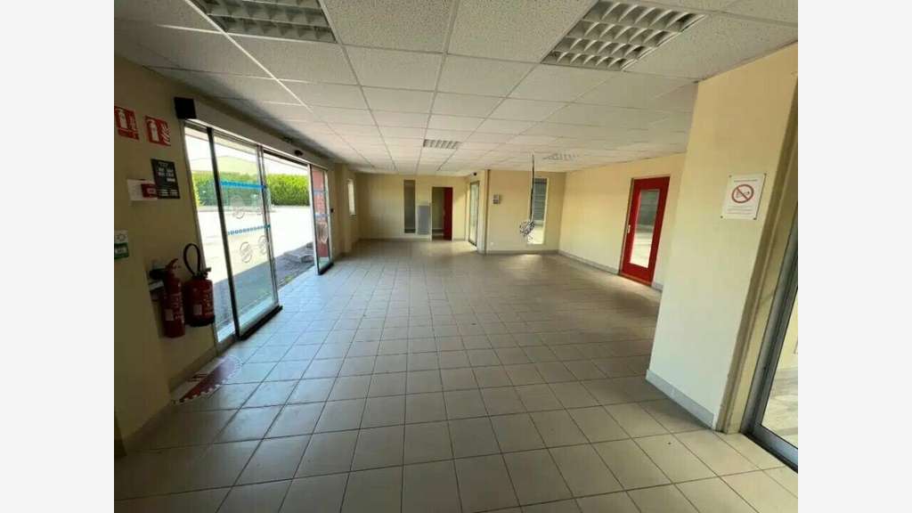 Bâtiment industriel 658m² à louer à Bar sur Aube