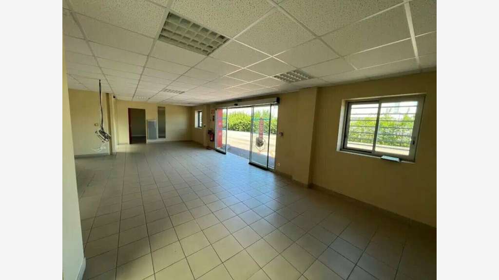 Bâtiment industriel 658m² à louer à Bar sur Aube
