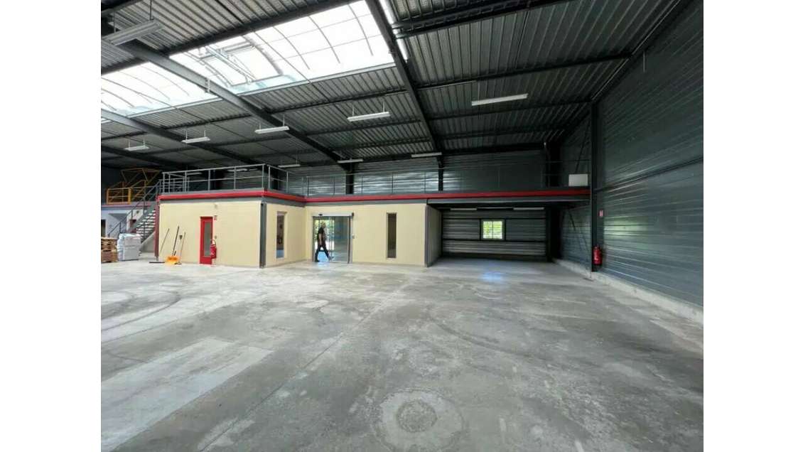 Bâtiment industriel 658m² à louer à Bar sur Aube