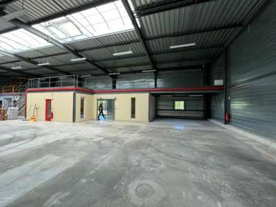 Bâtiment industriel 658m² à louer à Bar sur Aube