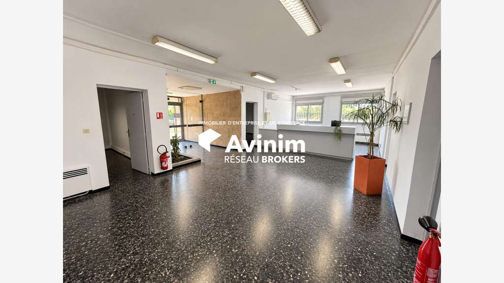Bâtiment industriel 1300m² à louer ZI Rognac