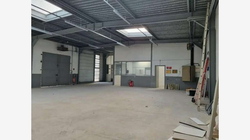 A louer bâtiment industriel 1622m² à Troyes