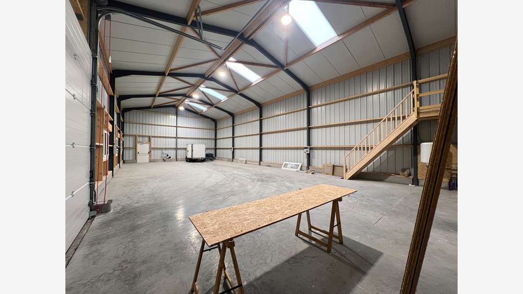 A louer bâtiment d'activité neuf 30mn Angers Ouest