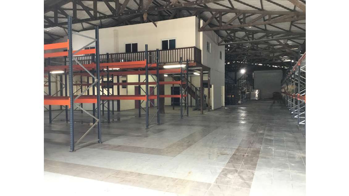 A louer bâtiment 1000m² à Montsinéry-Tonnegrande