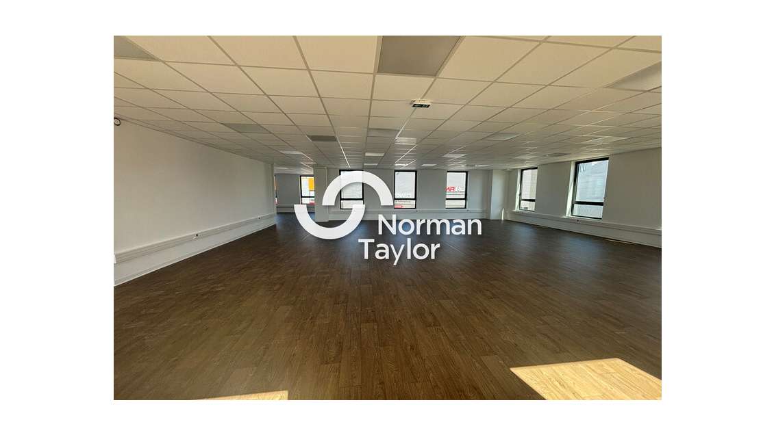 A louer bureaux neufs 1219m² à Montpellier Garosud