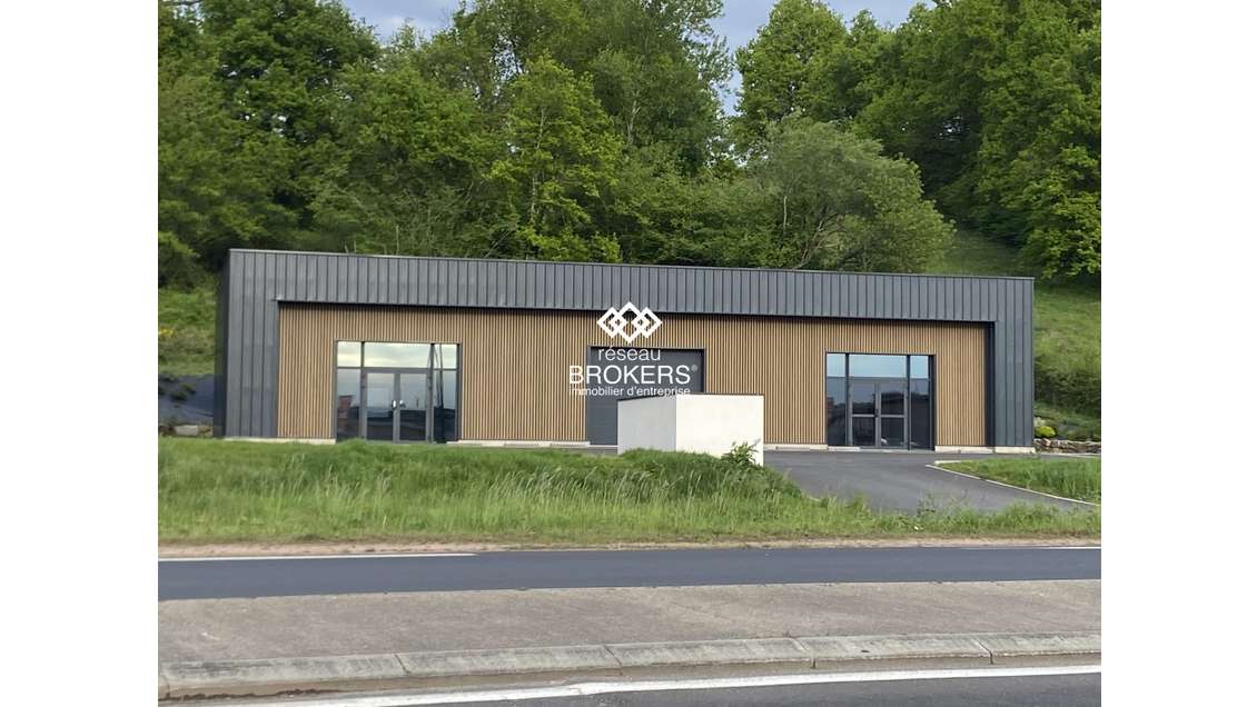 A louer local 318m² très bel emplacement à Thiers