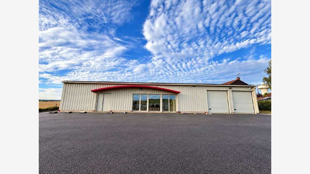Bâtiment professionnel 300m² à louer Juzennecourt