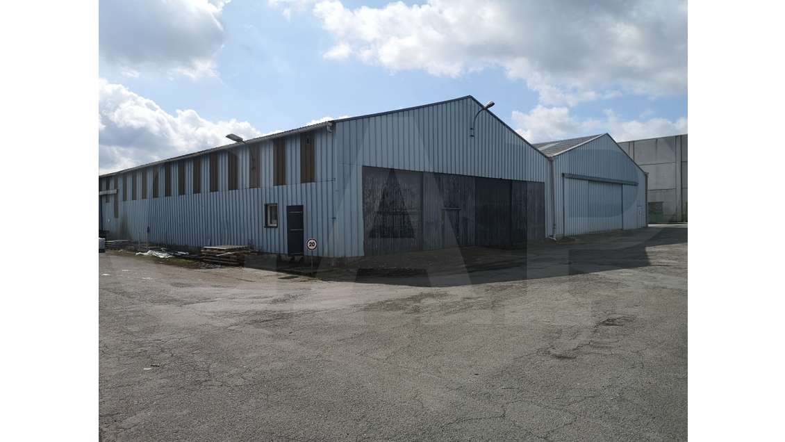 A louer local entrepôt 3260m² à Loudéac
