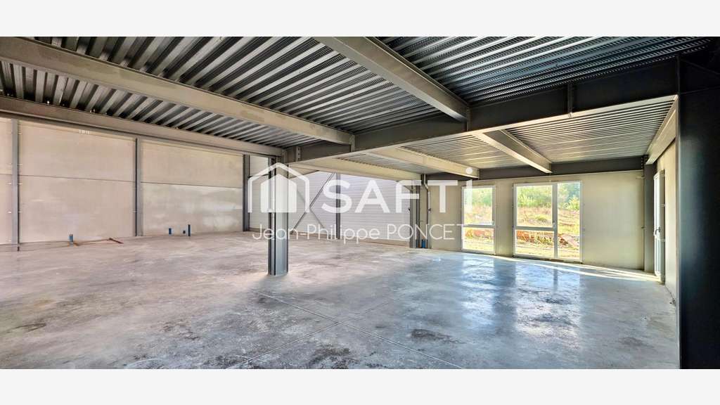 Location bâtiment avec bureaux à Rang-du-Fliers
