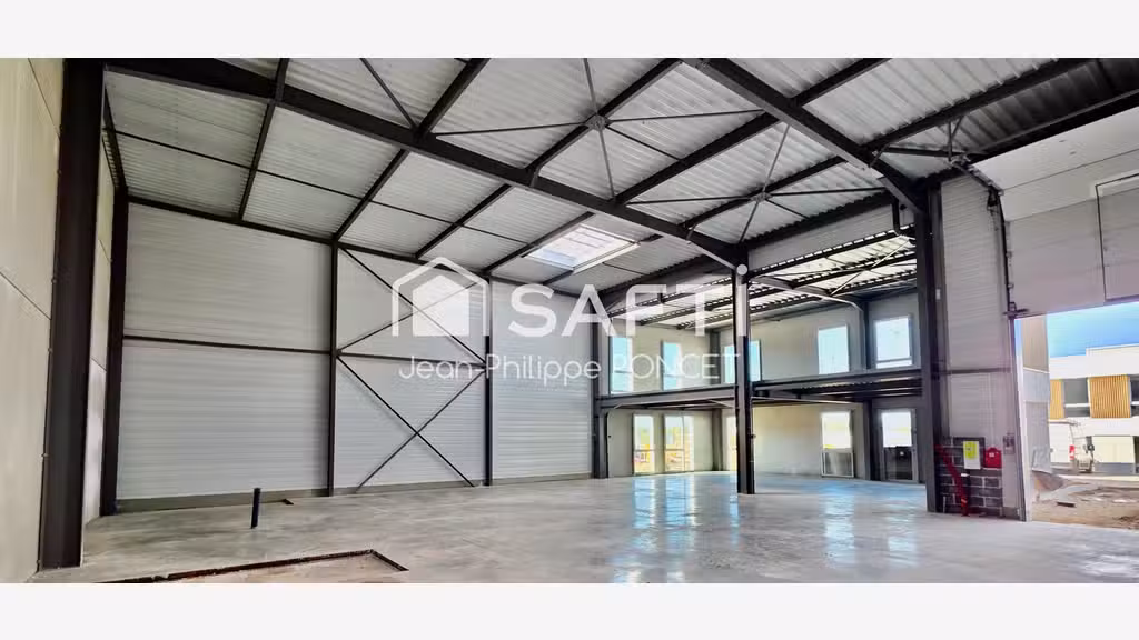 Location bâtiment avec bureaux à Rang-du-Fliers