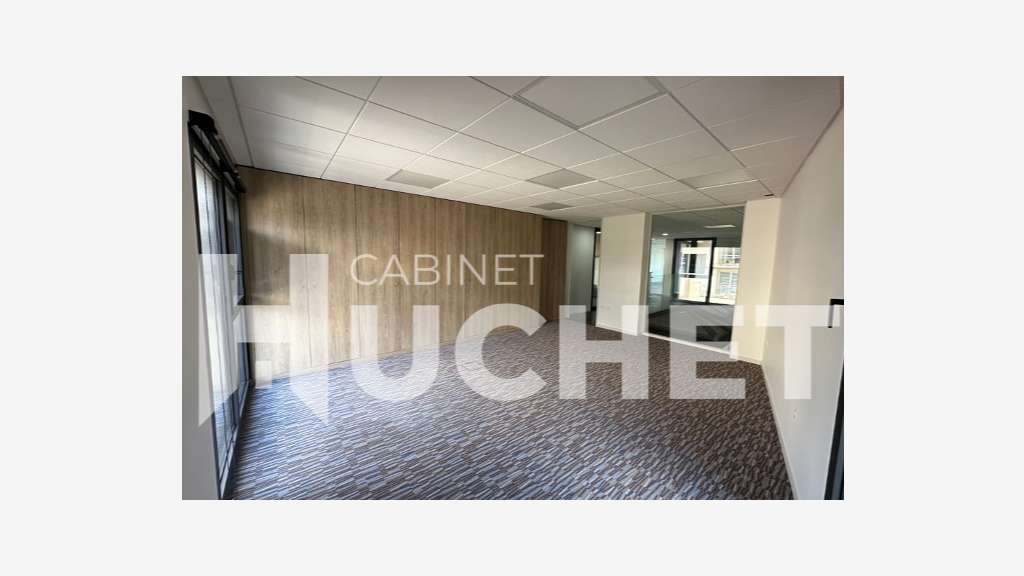 A louer bureaux en étage à Caen belle visibilité
