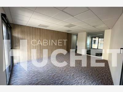 A louer bureaux en étage à Caen belle visibilité