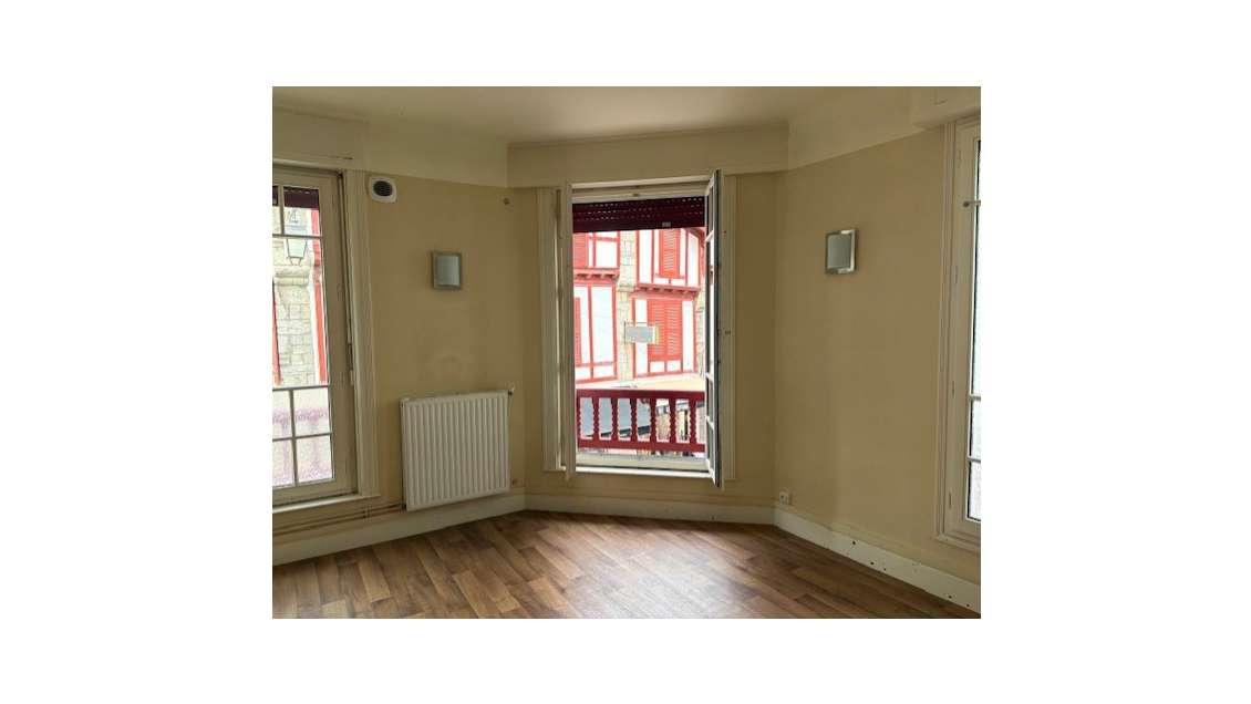 A louer bureaux R+1 centre ville Saint Jean de Luz