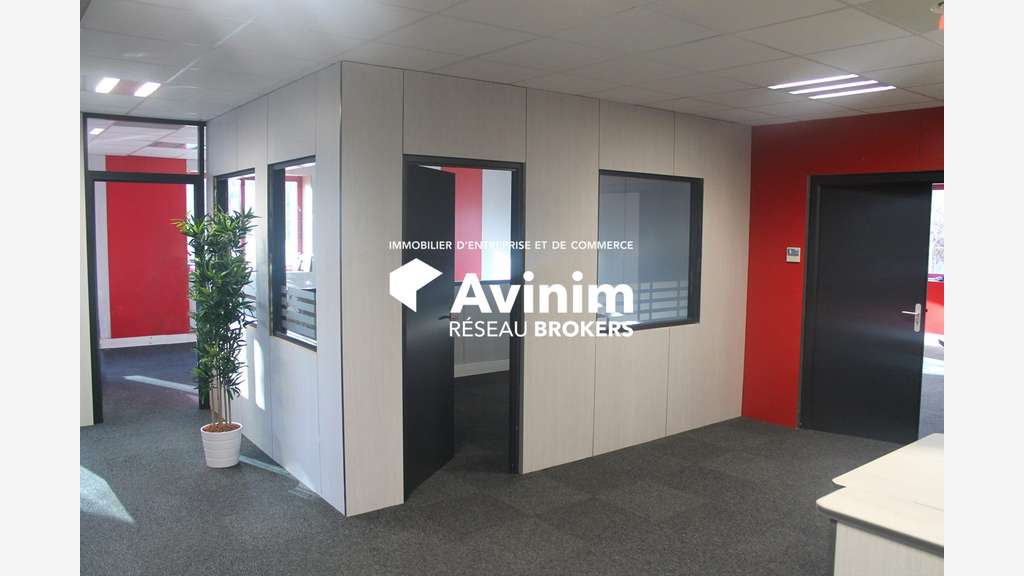 A louer très beaux bureaux 213m² à St Genis Laval