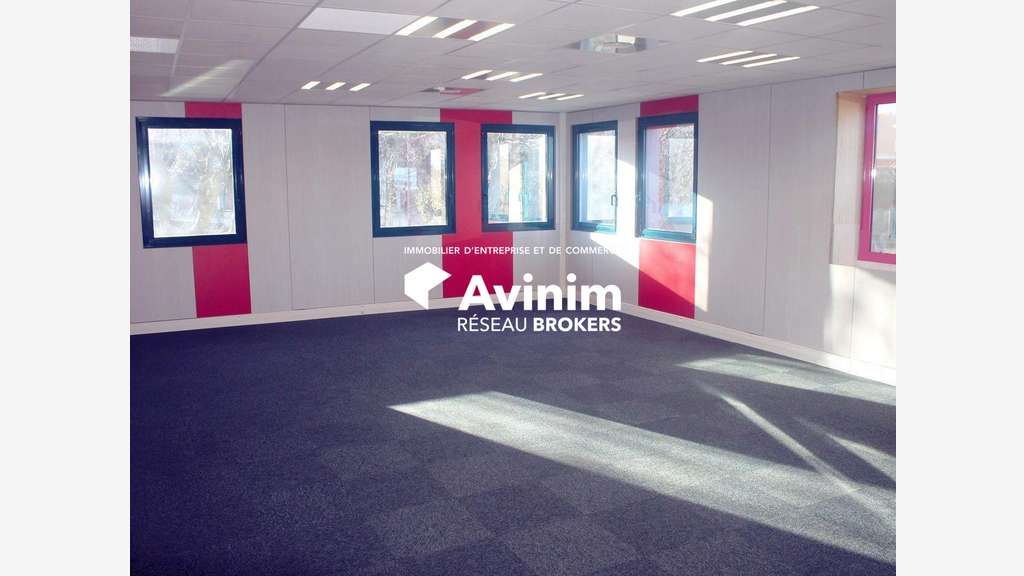 A louer très beaux bureaux 213m² à St Genis Laval