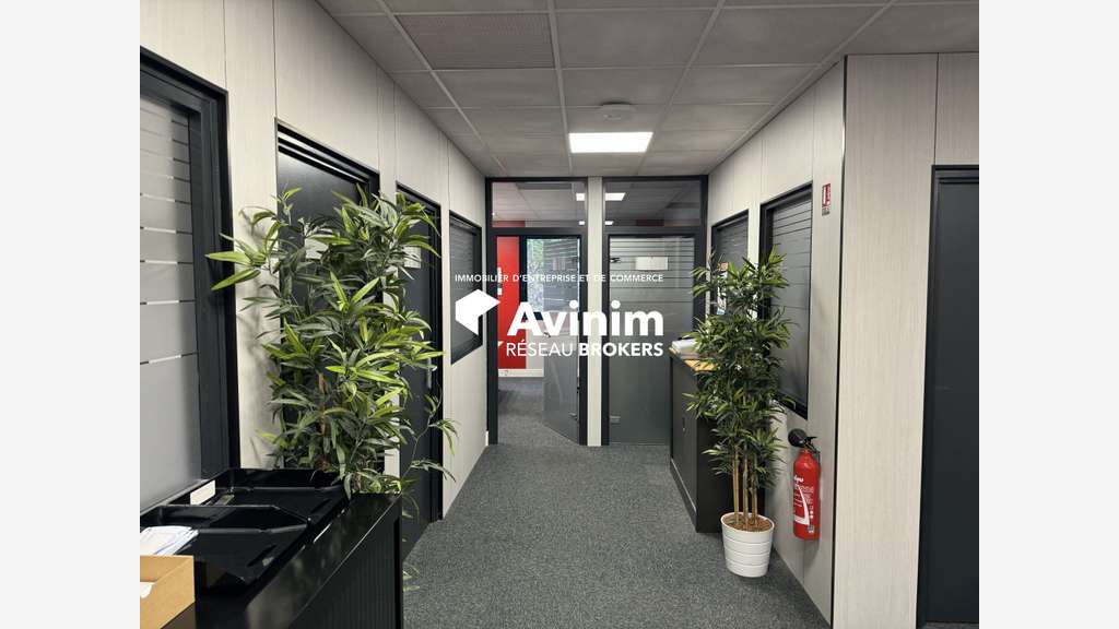 A louer très beaux bureaux 213m² à St Genis Laval