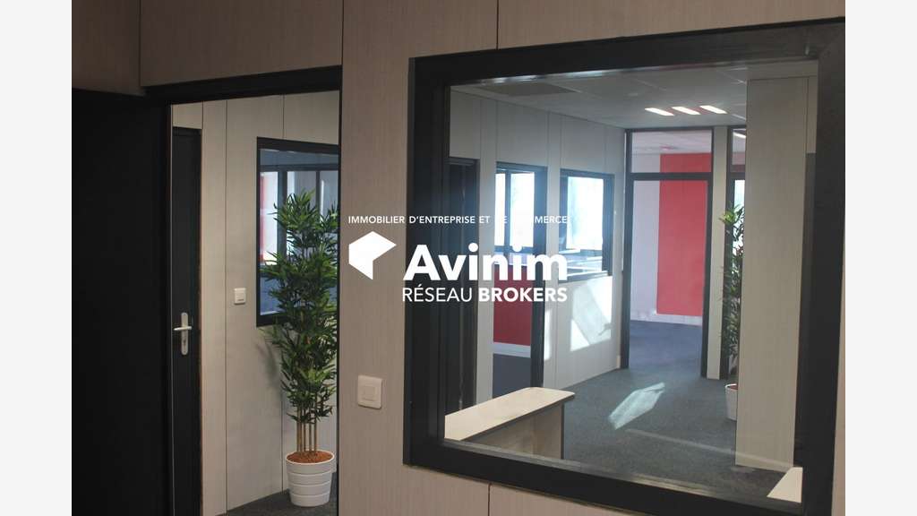 A louer très beaux bureaux 213m² à St Genis Laval