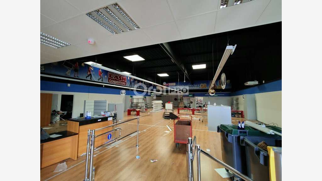 A louer local 583m² belle zone d'activités Reims 