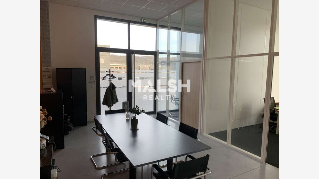 A louer bureaux 95m² 4 parkings à Beynost