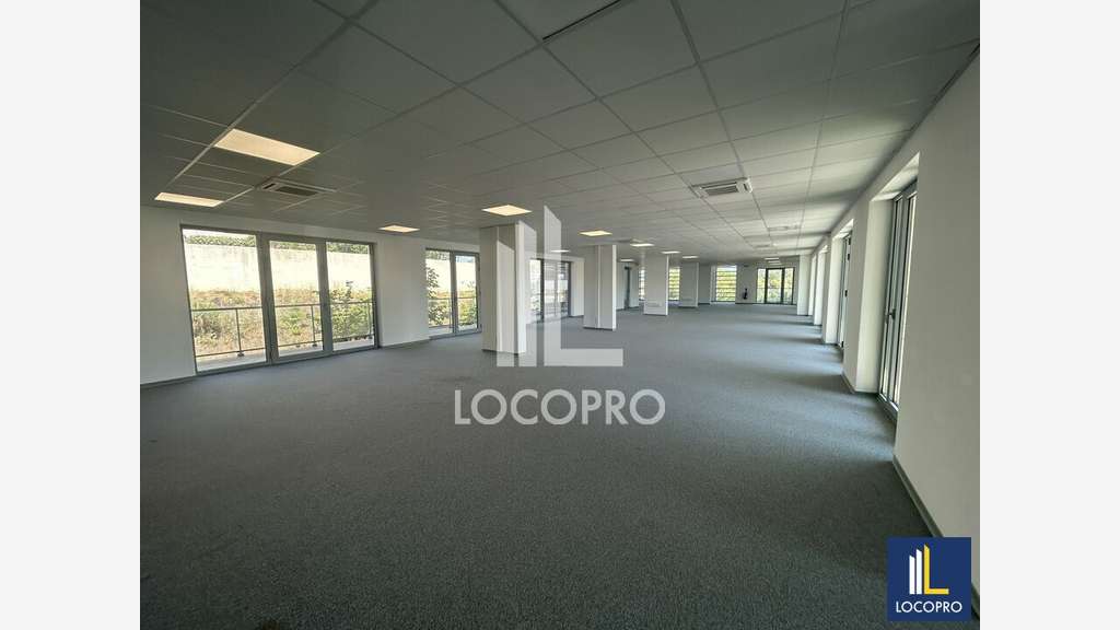 Bureaux de 452m² à louer à Biot