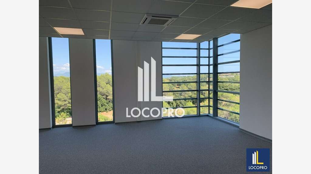 Bureaux de 452m² à louer à Biot