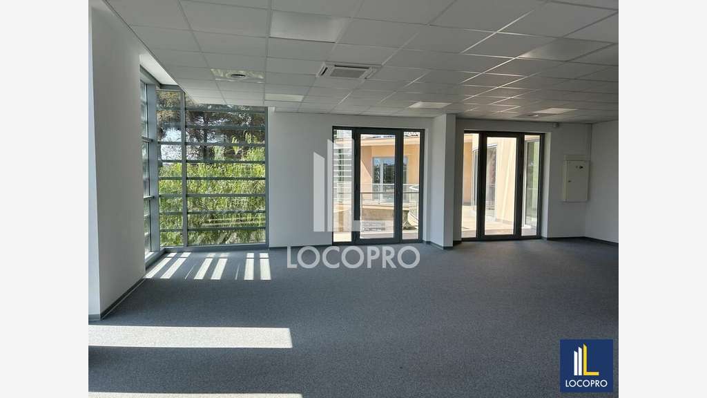 Bureaux de 452m² à louer à Biot
