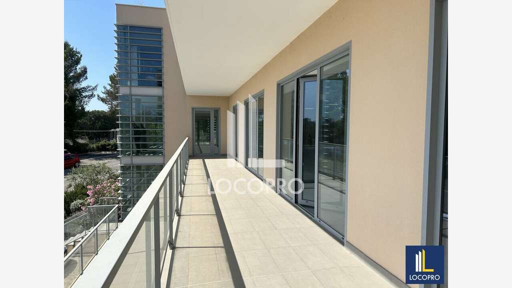 Bureaux de 452m² à louer à Biot