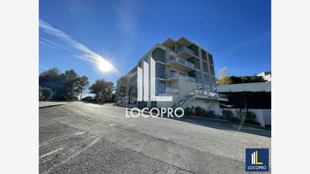 Bureaux de 452m² à louer à Biot