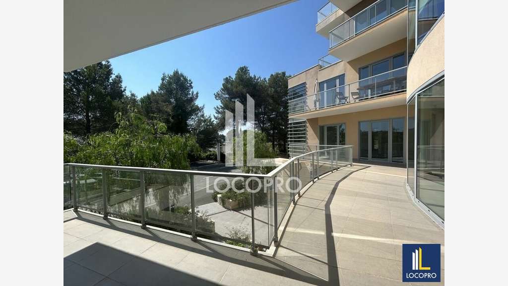 Bureaux de 452m² à louer à Biot