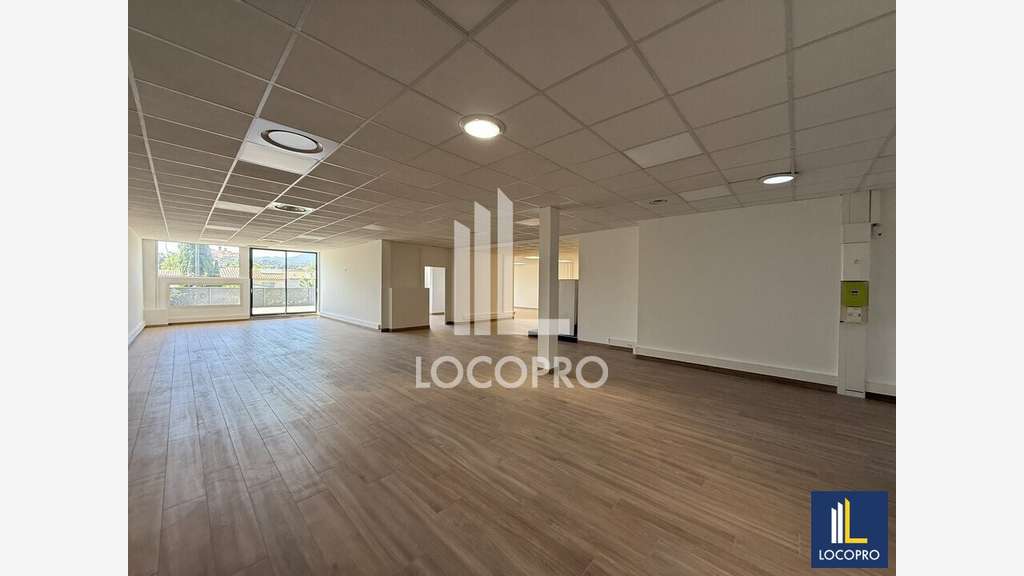 Bureaux de 460m² divisibles à louer à Biot