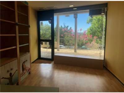 Boutique 65m² à louer à Corbas centre 