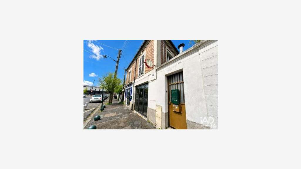 A louer boutique empl N°1 à Corbeil-Essonnes Gare