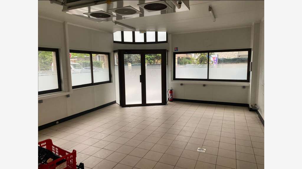 A louer boutique 200m²  à Issy Bas Meudon