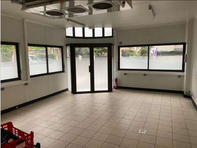 A louer boutique 200m²  à Issy Bas Meudon