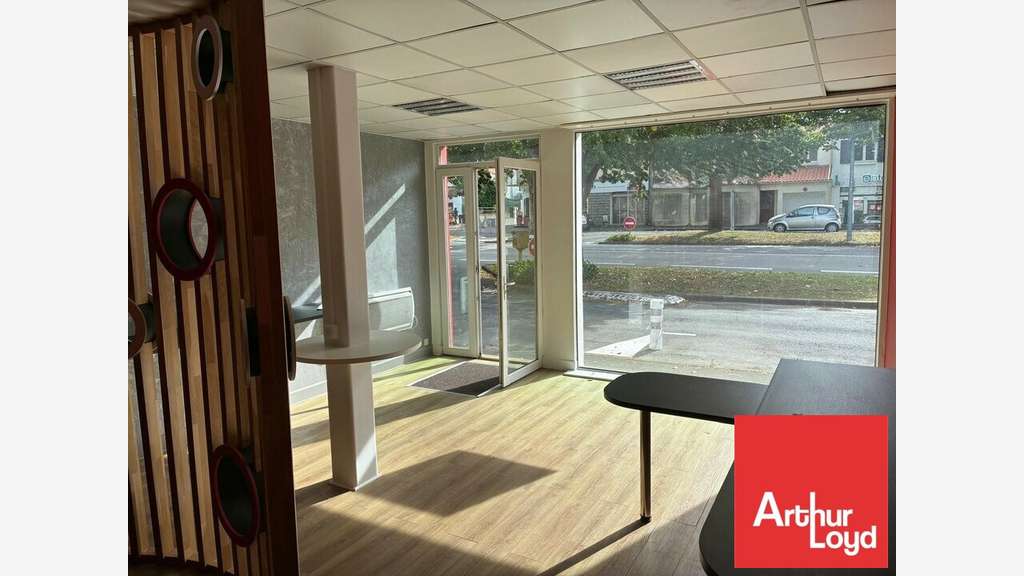 Location local commercial 30m² à La Roche-sur-Yon