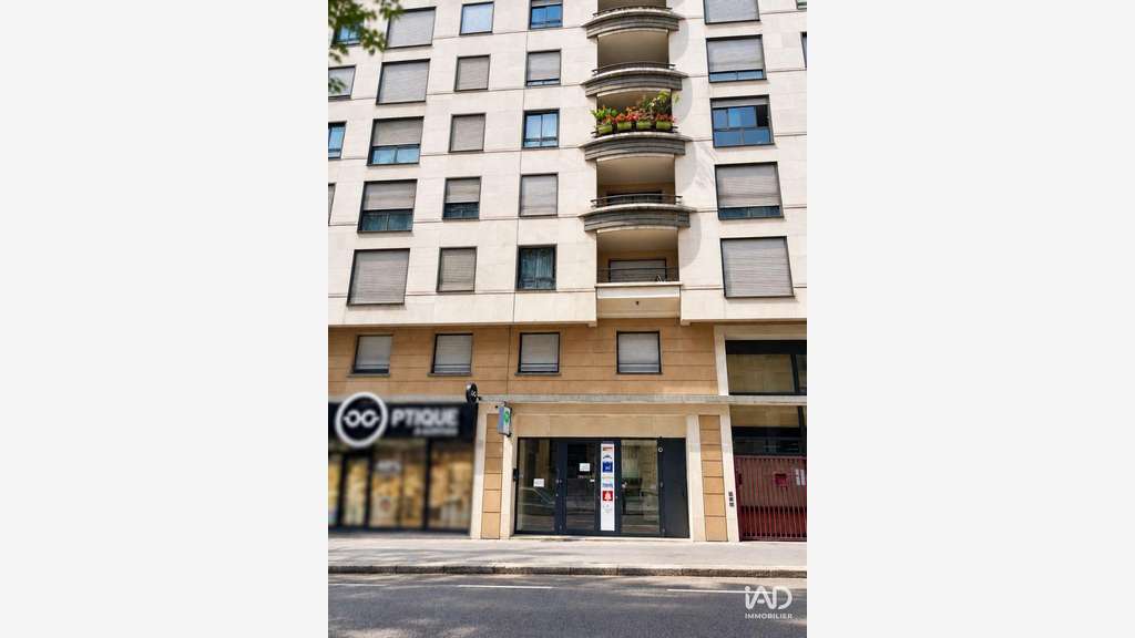 A louer boutique 97m² à Paris 19e 