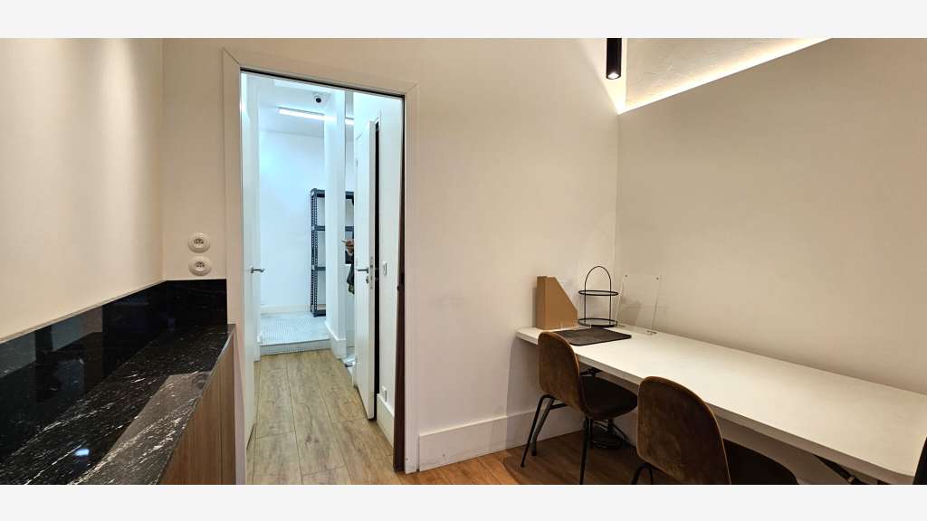 A louer boutique 40m² à Paris 75012 Place Aligre