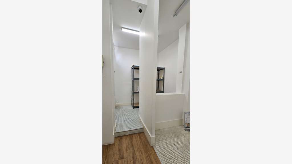 A louer boutique 40m² à Paris 75012 Place Aligre