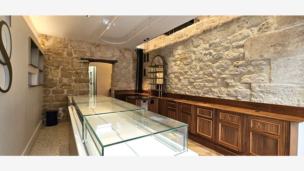 A louer boutique 40m² à Paris 75012 Place Aligre