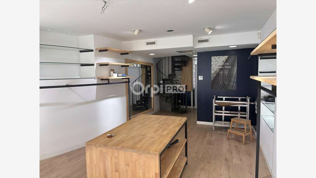 Très jolie boutique 85m² à louer à Avignon