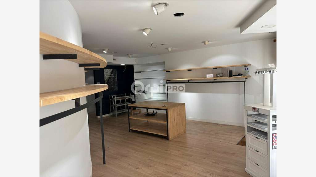 Très jolie boutique 85m² à louer à Avignon
